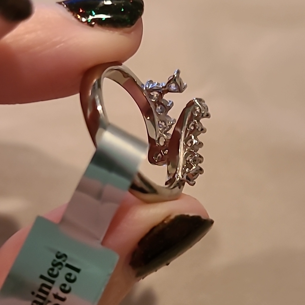 Cubic zirconia stainless steel multi stone ring - Picture 5 of 9